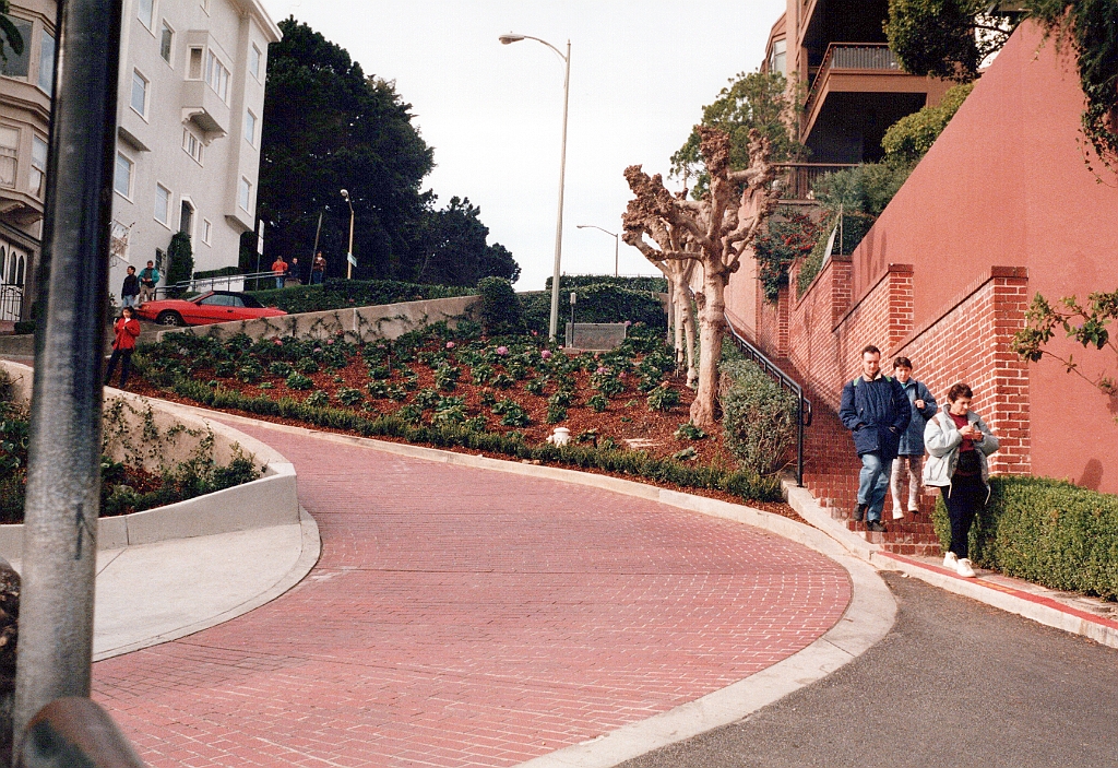 1995 - USA 019 (Lombard Street).jpg